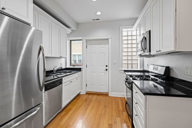 4140 N Kenmore Avenue 3, Chicago, IL 60613