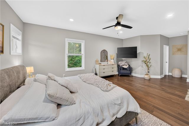 7598 Woodland Avenue, Hudson, OH 44236
