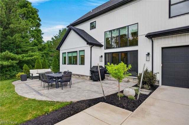 7598 Woodland Avenue, Hudson, OH 44236