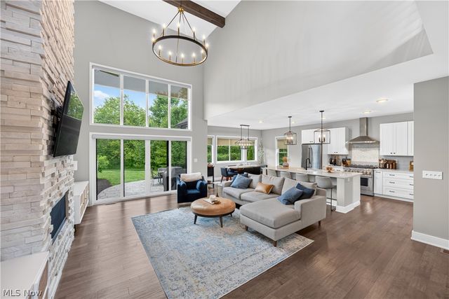 7598 Woodland Avenue, Hudson, OH 44236
