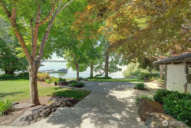1605 73rd Avenue NE, Medina, WA 98039