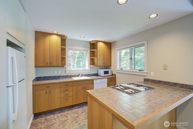 1605 73rd Avenue NE, Medina, WA 98039