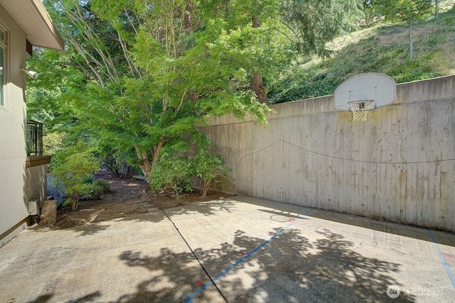 1605 73rd Avenue NE, Medina, WA 98039