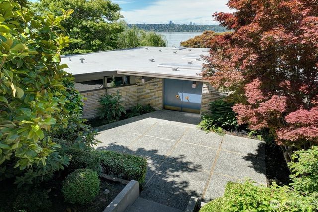 1605 73rd Avenue NE, Medina, WA 98039
