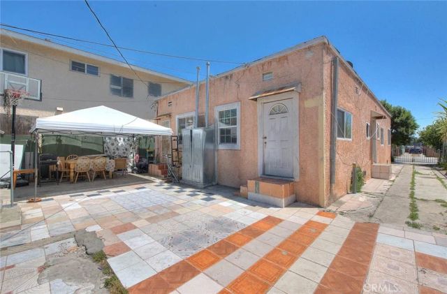 1159 E 74th Street, Los Angeles, CA 90001