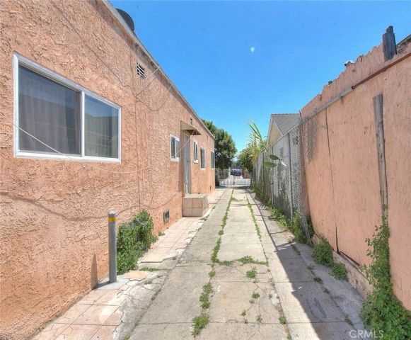 1159 E 74th Street, Los Angeles, CA 90001