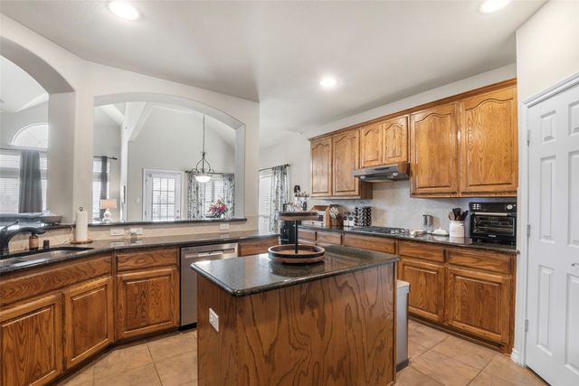 609 Sunrise Drive, Kennedale, TX 76060