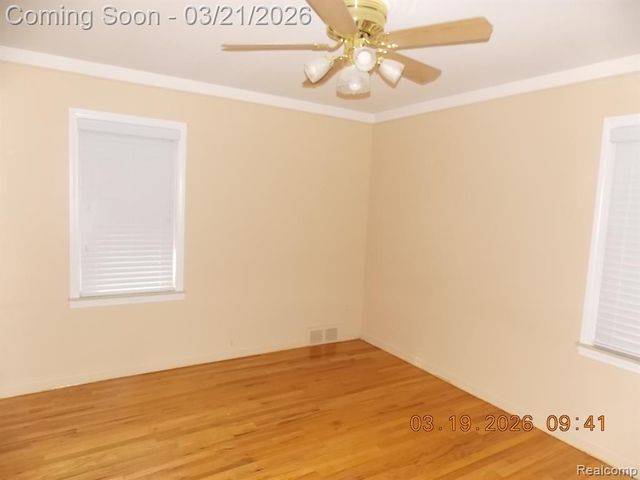 1581 Emmons Boulevard, Lincoln Park, MI 48146