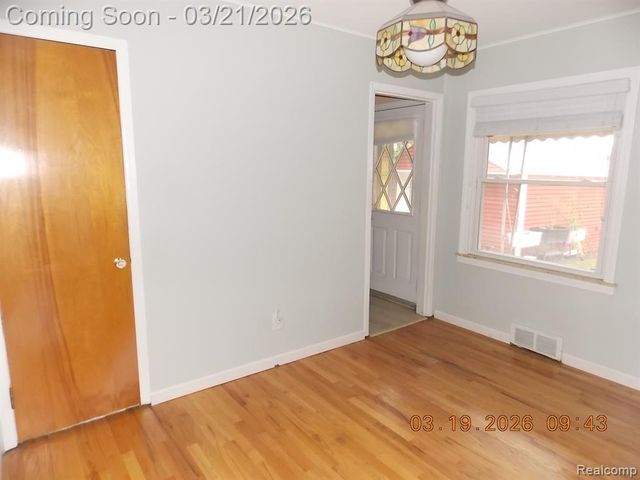 1581 Emmons Boulevard, Lincoln Park, MI 48146