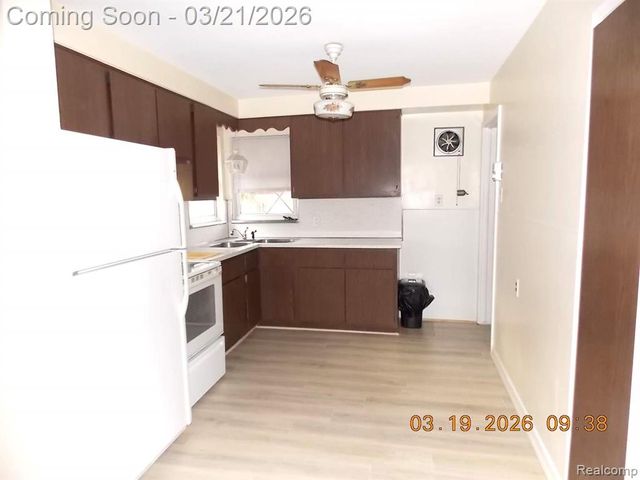 1581 Emmons Boulevard, Lincoln Park, MI 48146