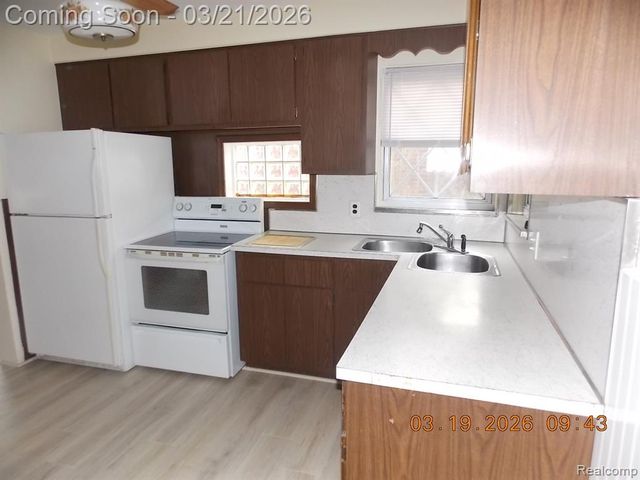 1581 Emmons Boulevard, Lincoln Park, MI 48146