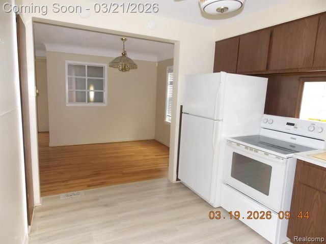 1581 Emmons Boulevard, Lincoln Park, MI 48146