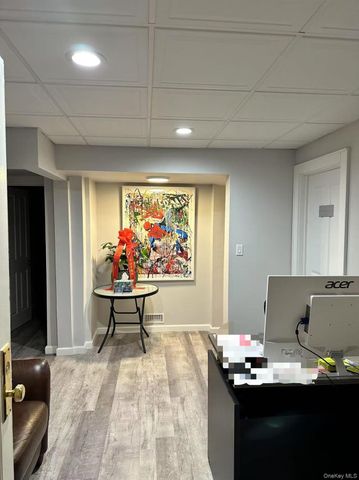 15 Canterbury Road A3, Great Neck, NY 11021