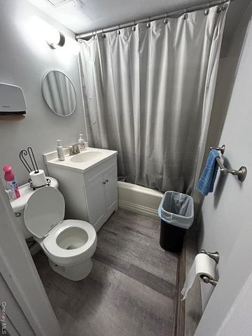 15 Canterbury Road A3, Great Neck, NY 11021