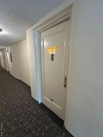 15 Canterbury Road A3, Great Neck, NY 11021