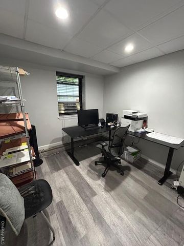 15 Canterbury Road A3, Great Neck, NY 11021