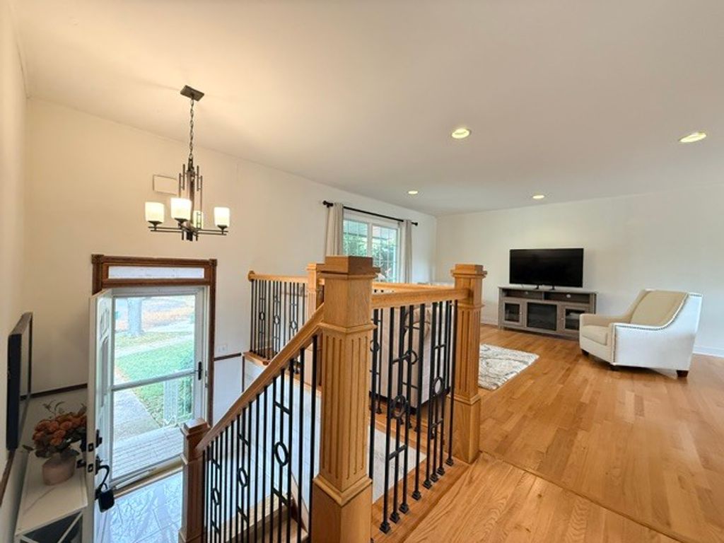 9 Greenwood Court S, Buffalo Grove, IL 60089 — photo 3