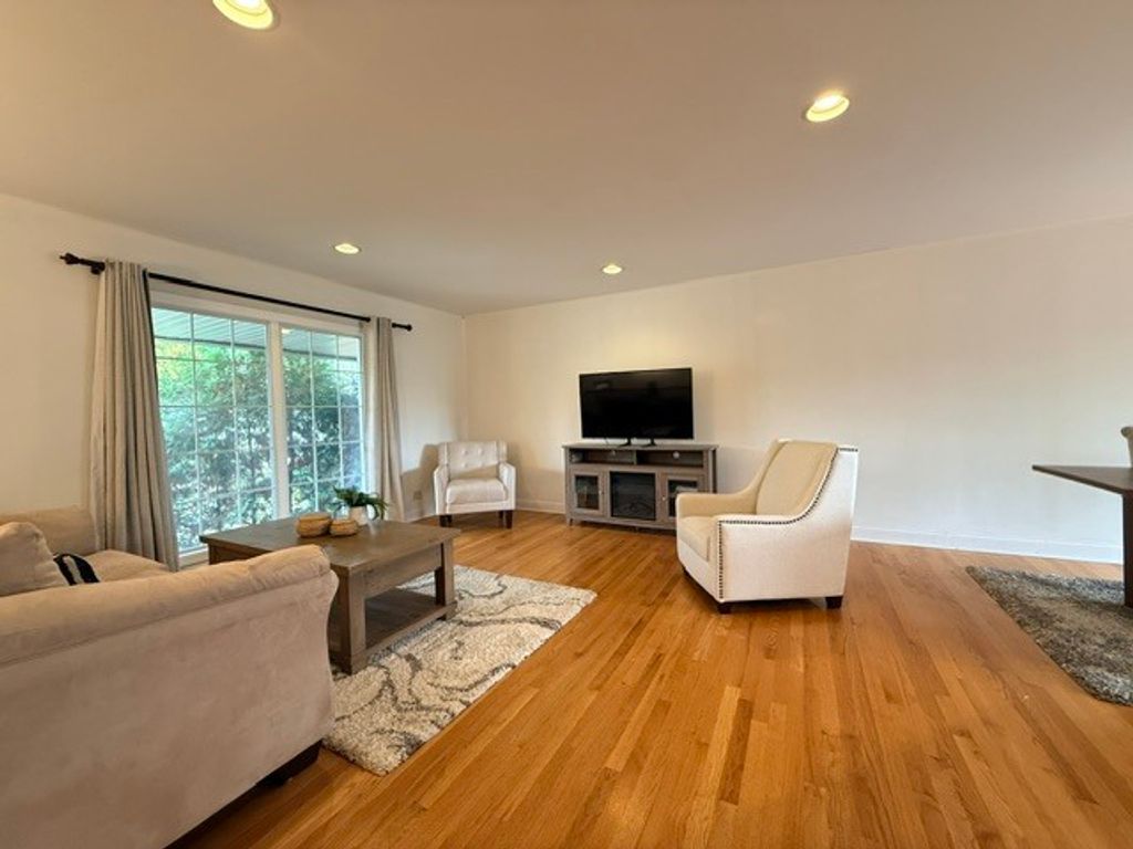 9 Greenwood Court S, Buffalo Grove, IL 60089 — photo 4