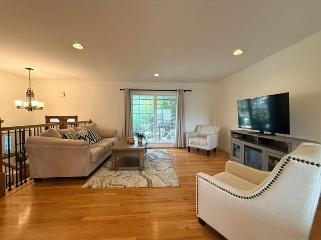 9 Greenwood Court S, Buffalo Grove, IL 60089 — photo 5