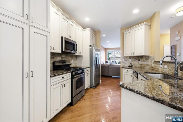 1005 Whitney Lane, Allendale, NJ 07401