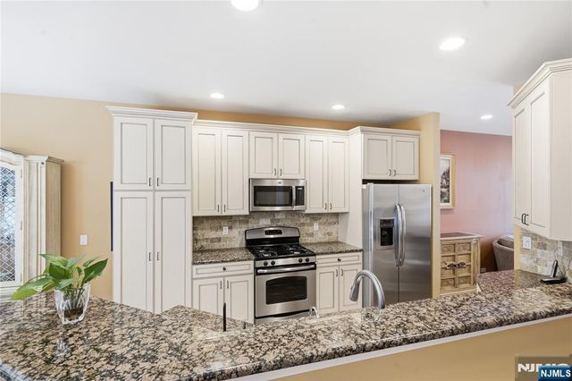 1005 Whitney Lane, Allendale, NJ 07401