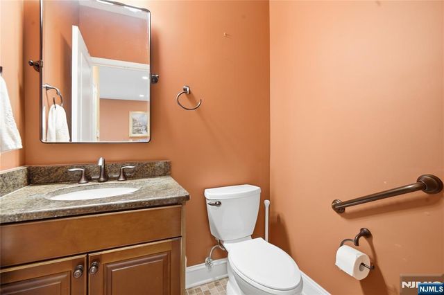 1005 Whitney Lane, Allendale, NJ 07401