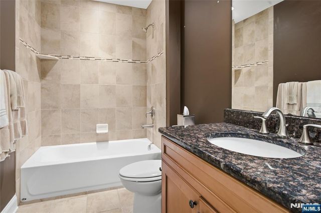 1005 Whitney Lane, Allendale, NJ 07401