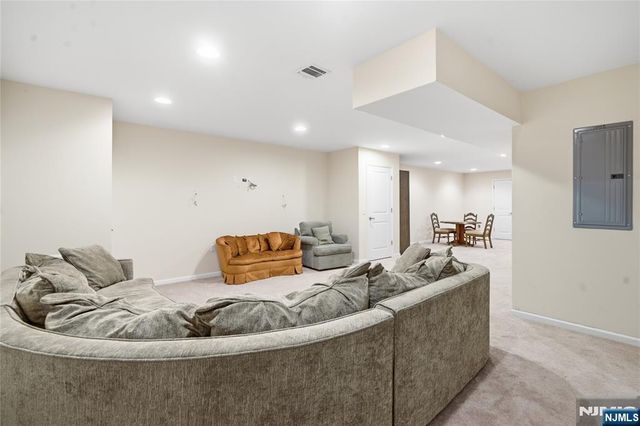 1005 Whitney Lane, Allendale, NJ 07401