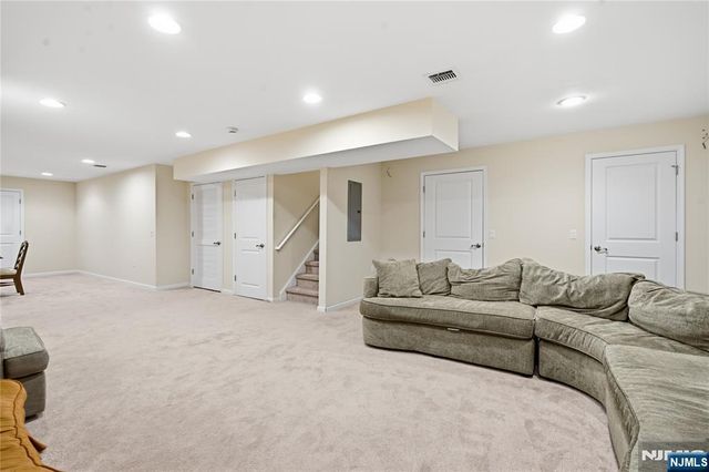 1005 Whitney Lane, Allendale, NJ 07401