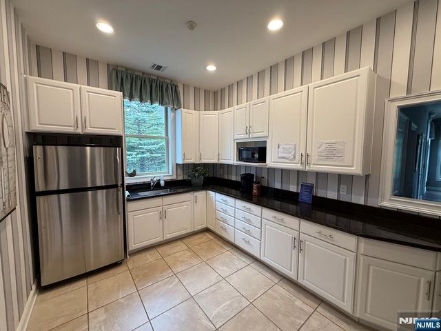 1005 Whitney Lane, Allendale, NJ 07401