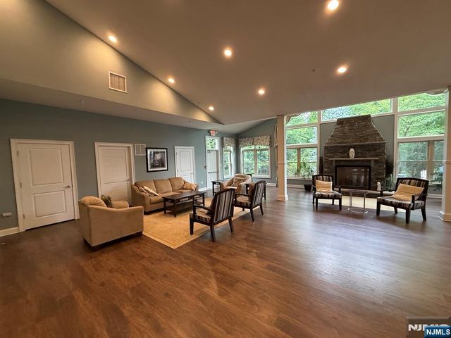 1005 Whitney Lane, Allendale, NJ 07401