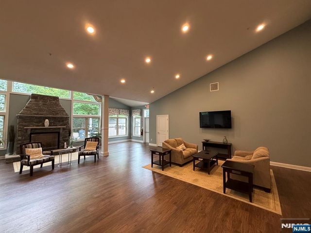 1005 Whitney Lane, Allendale, NJ 07401