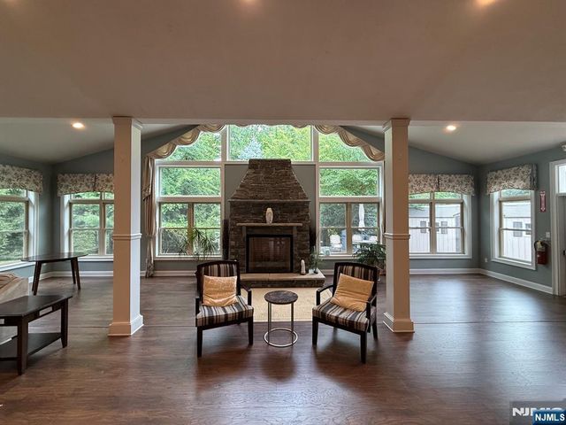 1005 Whitney Lane, Allendale, NJ 07401