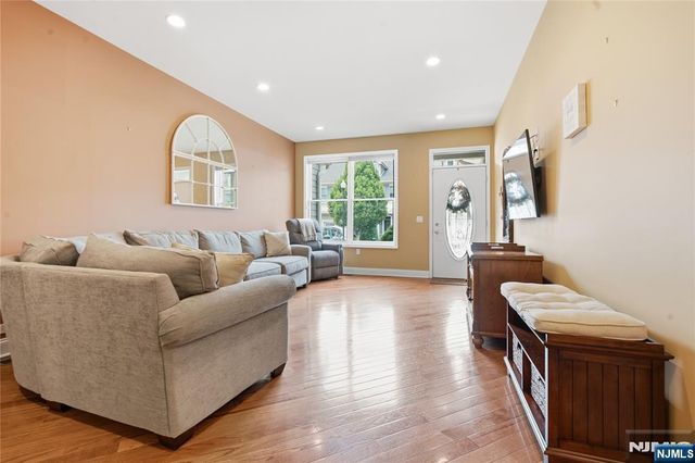1005 Whitney Lane, Allendale, NJ 07401