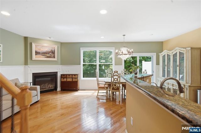 1005 Whitney Lane, Allendale, NJ 07401