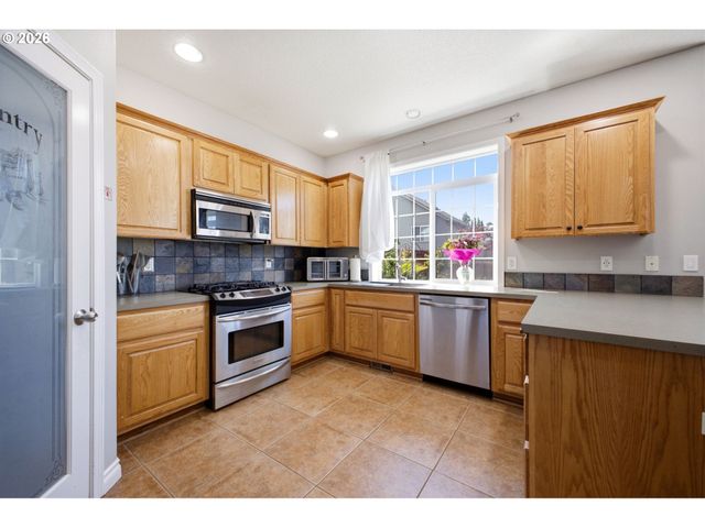 1831 N 8TH Way, Ridgefield, WA 98642