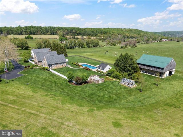 182 TRYTHALL RD, Elverson, PA 19520