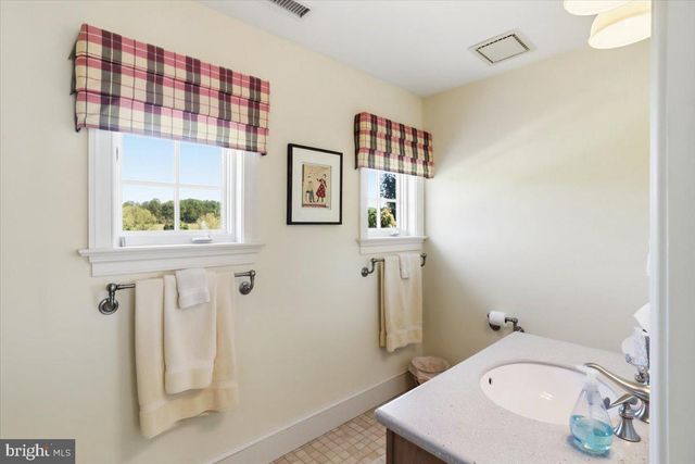 182 TRYTHALL RD, Elverson, PA 19520