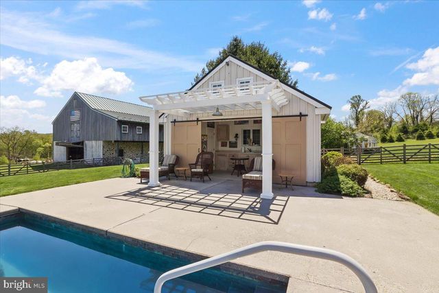 182 TRYTHALL RD, Elverson, PA 19520