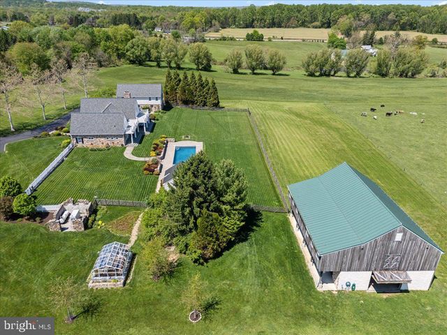 182 TRYTHALL RD, Elverson, PA 19520