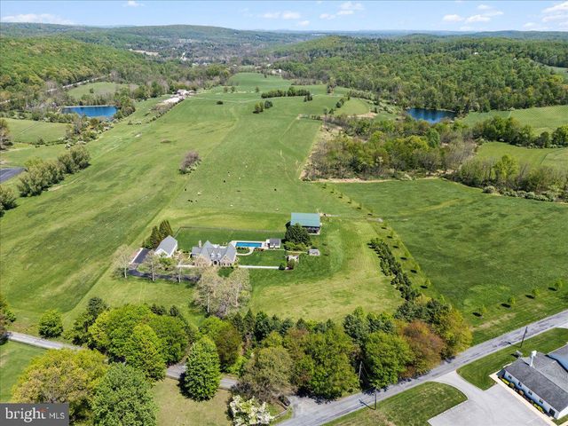 182 TRYTHALL RD, Elverson, PA 19520