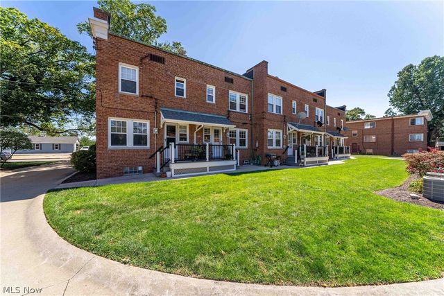 2684 Wooster Road, Rocky River, OH 44116