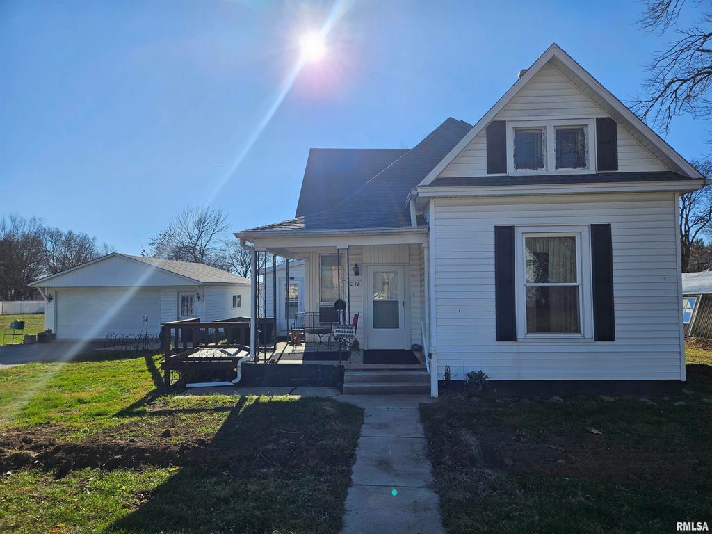 211 W MULBERRY, San Jose, IL 62682