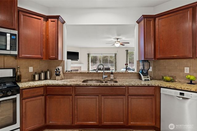 36427 2nd Avenue E, Roy, WA 98580