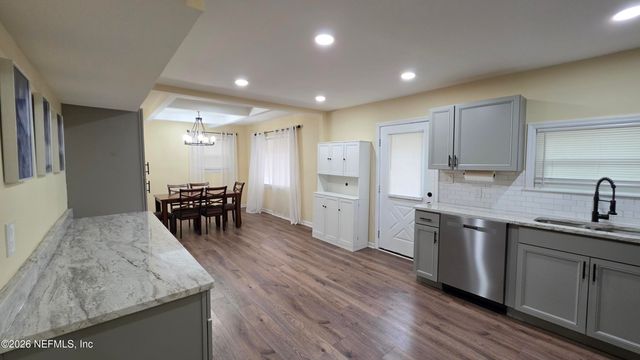 86060 HILL VALLEY Avenue, Yulee, FL 32097