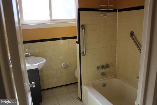 236 VARNUM ST NE, Washington, DC 20011