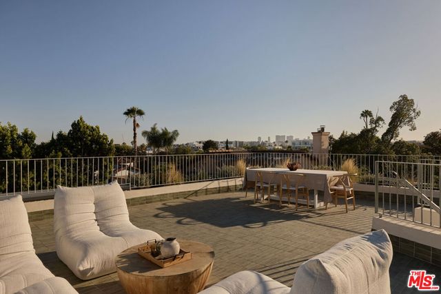 8164 Waring Avenue, Los Angeles, CA 90046