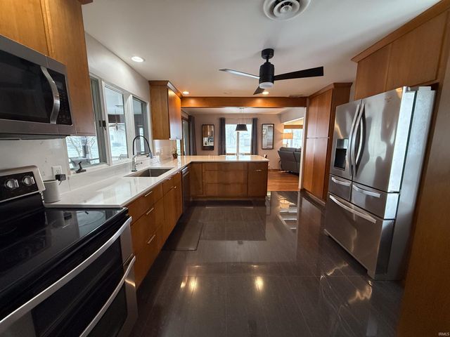 1105 W Clark Street, Berne, IN 46711