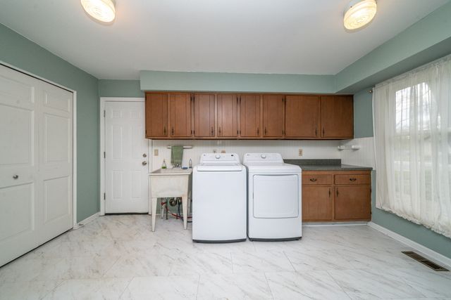 34150 Hunters Row, Farmington Hills, MI 48331