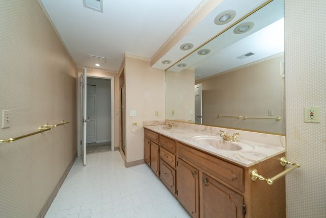 34150 Hunters Row, Farmington Hills, MI 48331